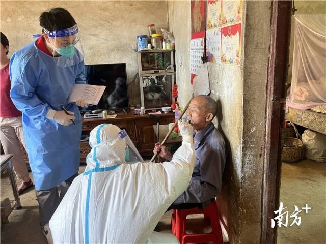 組織力量入戶檢測，全力推進(jìn)“應(yīng)檢盡檢”。