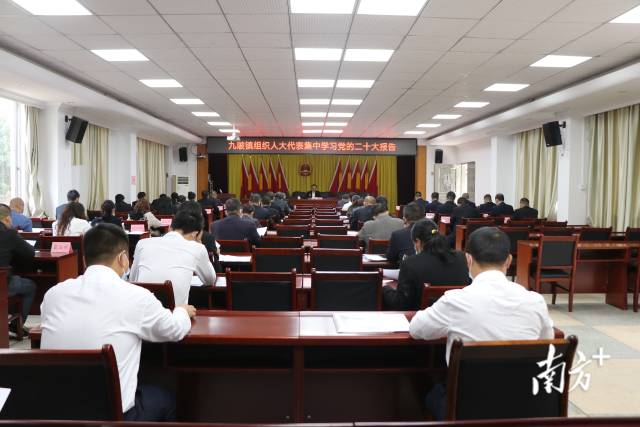 九陂鎮(zhèn)組織人大代表集中學(xué)習(xí)黨的二十大精神。