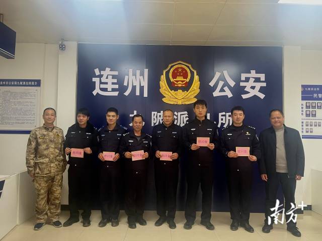 在九陂派出所慰問(wèn)退役軍人。